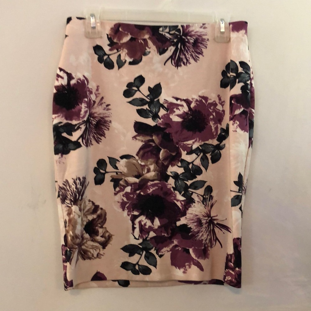 Le chateau floral pencil skirt size 6